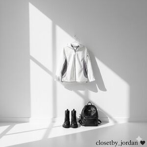 Freetech Men’s Lightweight White & Gray Windbreaker